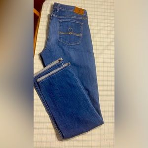 Lucky brand ladies cut Jeans Size 12/31 inseam. Sofia straight cut.
